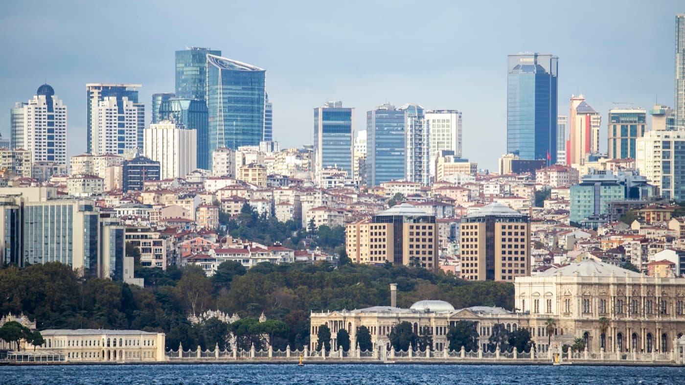 Ataşehir çevresinde yüksek katlı iş binaları
